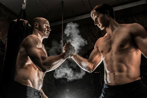 Back Arm Handshake 的图像结果