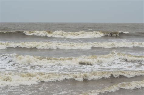 Juhu Chowpatty Beach, Mumbai - Things to Do, Timings & Photos