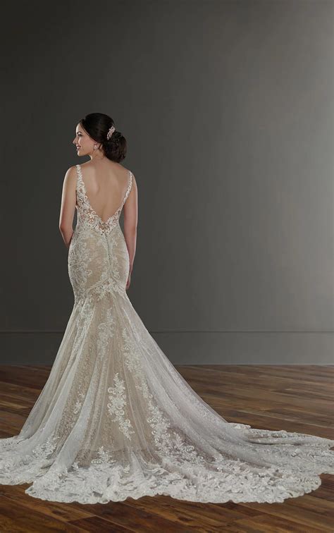 Fitted Lace Wedding Dresses with Scalloped Train | True Society