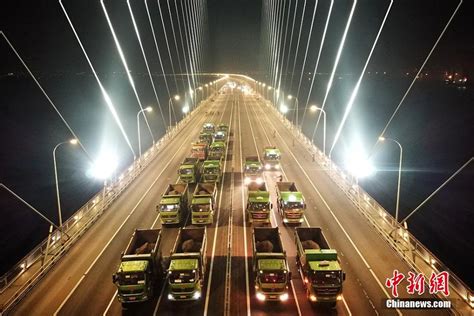 横跨长江十年 苏通大桥首次夜间全封闭“体检”[3]- 中国日报网