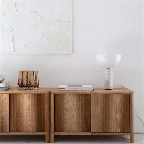 Cloe · White pigmented oak side table with wood doors – Woodendot