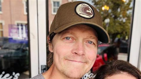 Morre Brad Arnold, vocalista da banda '3 Doors Down', aos 47 anos ...