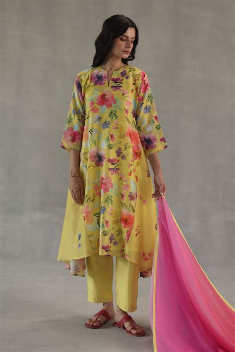 Buttercup Stole – Roza Pret
