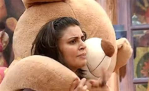Bigg Boss 19: इस कंटेस्टेंट के खिलाफ हुआ पूरा घर, एक टेडी बियर के चक्कर ...