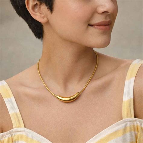 Divi Gold-Plated Anti Tarnish Crescent Hasli – TelaNaari