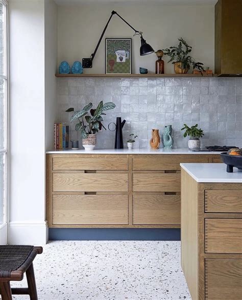 Flooring With Oak Cabinets