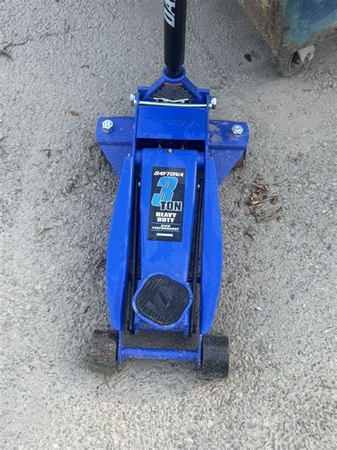 3 Ton floor jack for Sale in Canyon Country, CA - OfferUp