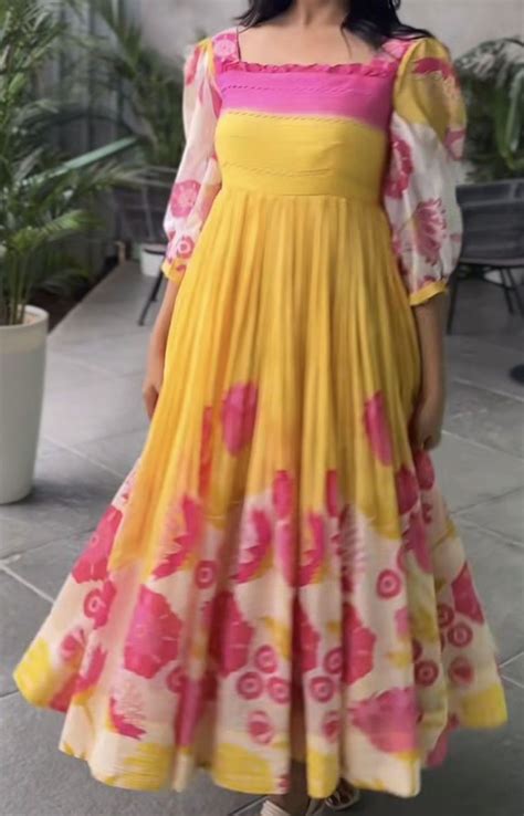 Pin by Puppala Ramya on saree in 2025 | Indian gowns dresses, Simple ...