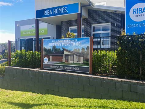 Building Signage 的图像结果