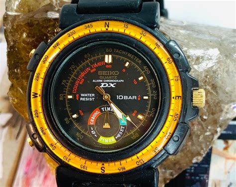SEIKO DX 1981 Dancing Hands 8M25-623A 10 BAR Round Black/gold ...