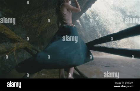 Skirt Flying Prank 的图像结果