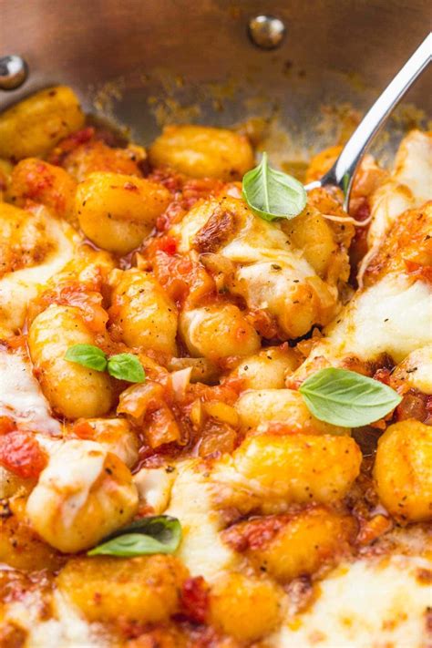 You will love this Italian gnocchi dinner with Pomodoro sauce; best ...