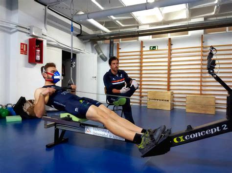 Physiological and Mechanical Responses to a Graded Exercise Test in ...