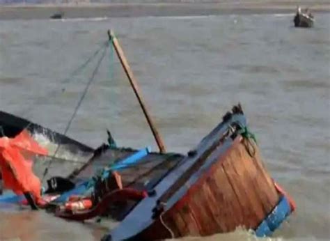 नाइजीरिया में नाव पलटने से बड़ा हादसा, 150 लोगों की मौत
