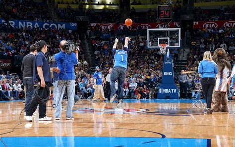 Half-Court Shot - Lakers & Clippers Photos of the Week March 10 - ESPN