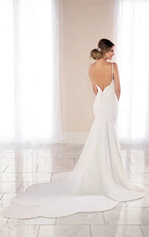 Minimalist Wedding Dress with Scalloped Train | Stella York Wedding Dresses