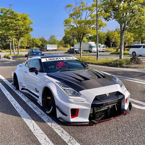 Liberty Walk Full Body Kit - Nissan Gt-R R35 at Charli Fiaschi blog