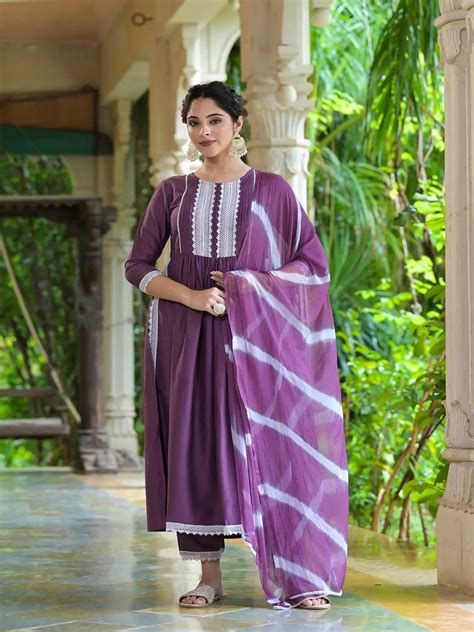 Mauve Chinnon Naira cut Kurta Pant Dupatta Set – stylumin