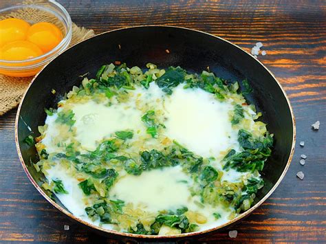 Spinach and eggs recipe with photo