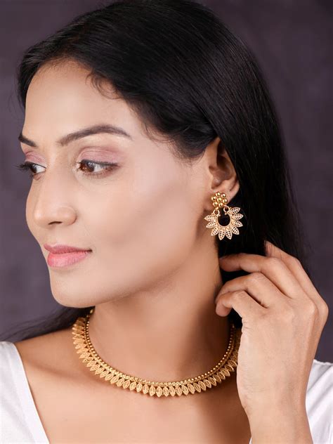 Gold Plated Leaf Patterned Jewellery Set – Priyaasi