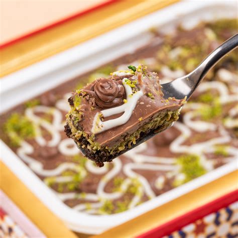 Pistachio Kunafa Chocolate Fudge – THE BAKLAVA BOX