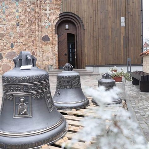 В самый старый храм Гродно доставили новые колокола