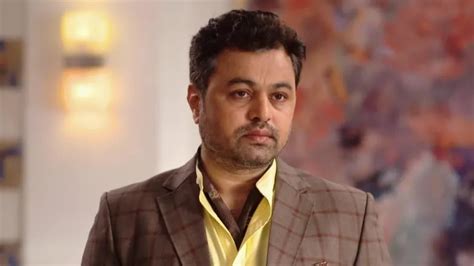 Watch & Enjoy All the Episodes of Tula Pahate Re TV Serial Online on ZEE5