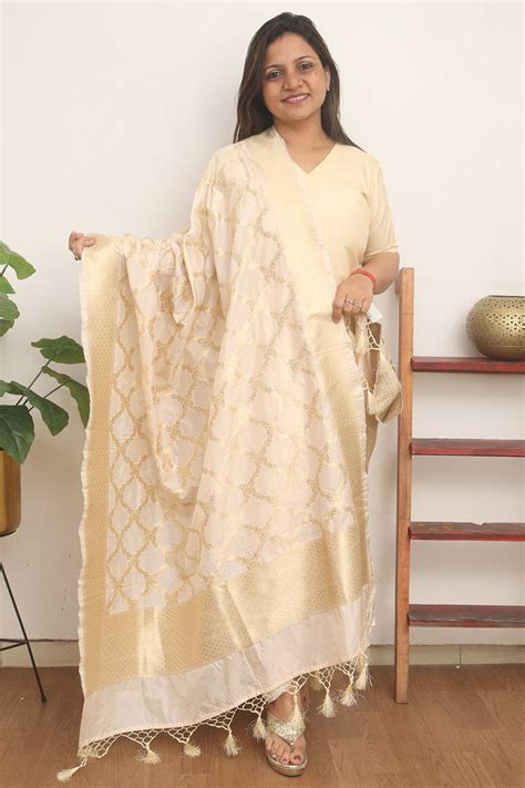 Stunning Off White Banarasi Silk Dupatta - Elegant & Luxurious