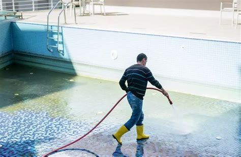Pool Tile Cleaning Tips 的图像结果