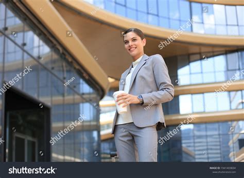 Business Women Going to Work 的图像结果