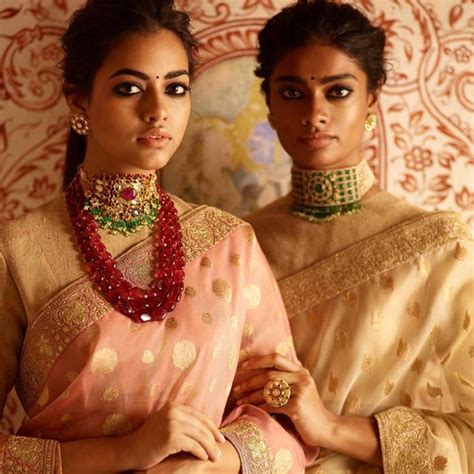7 Gorgeous Golden Colour Wedding Sarees That Will Add the Right Amount ...