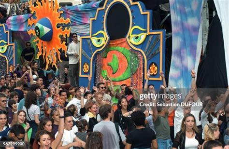 Techno Rave Crowd 的图像结果