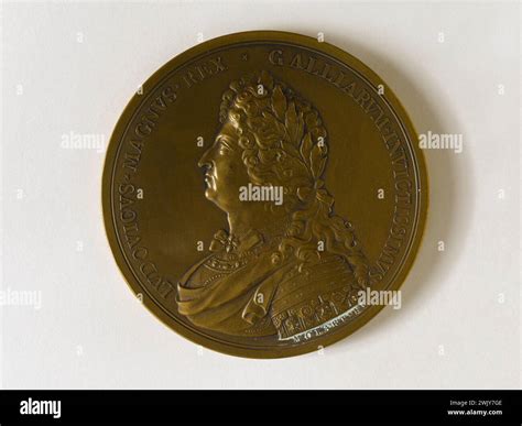 Michel Molard (died in 1714). "Louis XIV / Versailles". Medal, 1687. Paris, Carnavalet museum ...