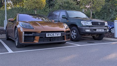 Lamborghini Urus Colours | Free & Paid Options | Carwow