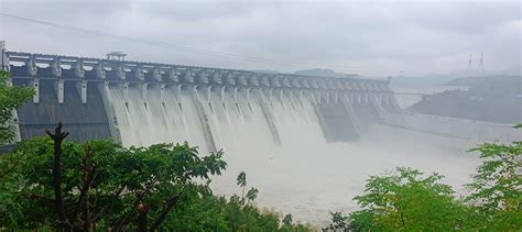 Narmada dam surface 138.28 meters, 10 gates opened, increased water ...