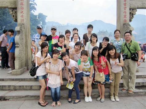 越南留学生赴德庆龙母庙、学宫进行文化考察-肇庆学院文学与传媒学院