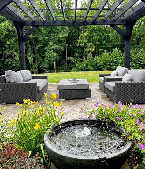 24 Modern Garden Edging Ideas Sure to Look Sleek, According to Experts