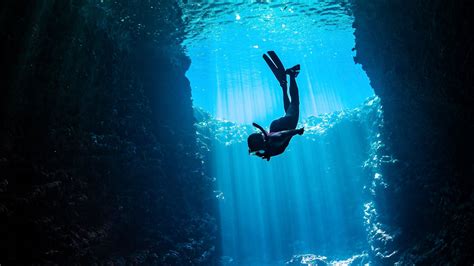 7 Deepest Pools In The World For Expert Divers