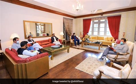 पाकिस्तान : इमरान ख़ान की सरकार में अंदरूनी फूट? उनके रक्षामंत्री ने ही ...