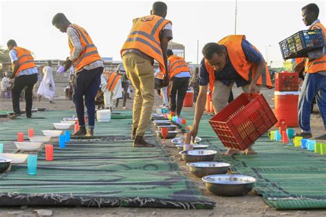 Under siege, Sudanese risk their lives to feed each other
