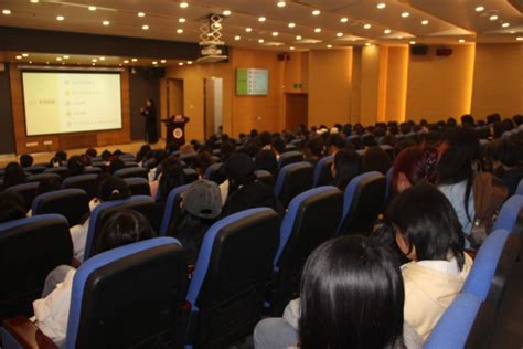 遵义医学院外国语学院成功举行2015届毕业论文答辩-遵义医科大学外国语学院