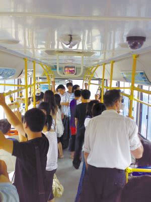 乘公交车，这些行为可不文明_新闻中心_新浪网