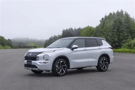 2024 Mitsubishi Outlander Review, Ratings, Specs, Prices, and Photos - The Car Connection