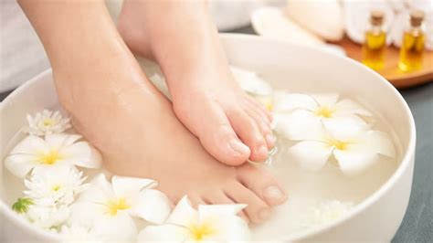 पैरों की डेड स्किन से छुटकारा पाने के लिए इस फुट पील मास्क का करें ...