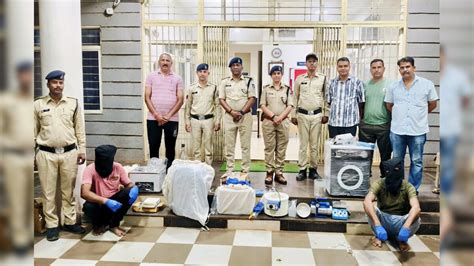 आगर मालवा पुलिस की नशे के खिलाफ बड़ी कार्रवाई, 2 कार से साढ़े 4 करोड़ ...