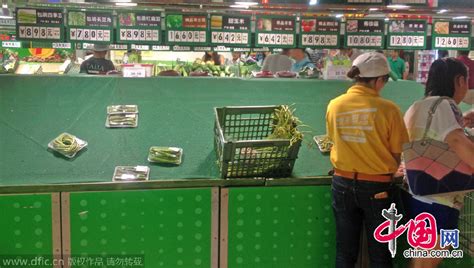 台风“海鸥”来袭 海口市民涌进超市囤货[组图]_图片中国_中国网