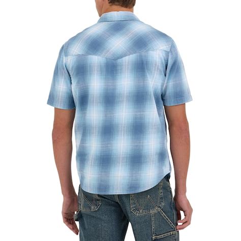 Wrangler Men's Blue Light weight Woven Short sleeve Button-down shirt ...