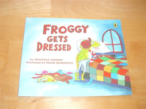 Froggy gets dressed | Materialwiese