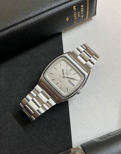 (Super Rare) Seiko 5 White TV Dial (Pre Owned) – watchtopia.in