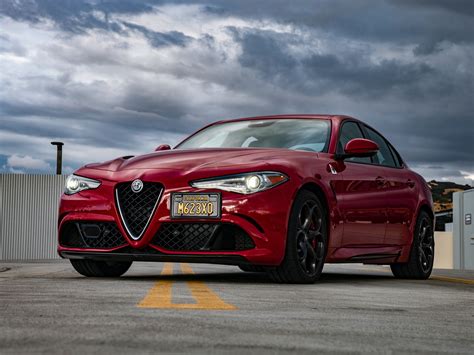 Who Owns Alfa Romeo? - Crazy For Business